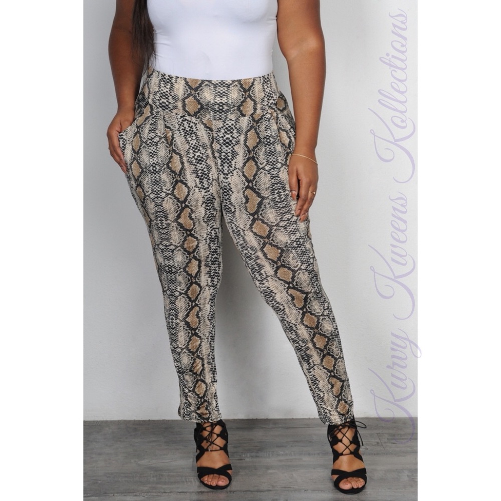 $⬇️ Snake Print Kurvy Fit Pants